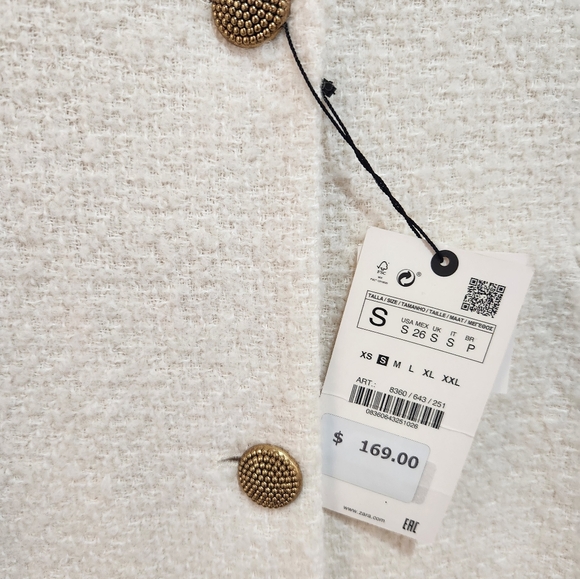 Elegant Cream Women's Coat - Picture 6 of 8